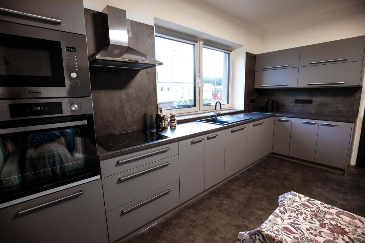 Apartman Devade Se Dvema Loznicemi A Wifi Pripojenim Trutnov Buitenkant foto