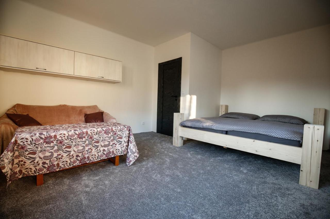 Apartman Devade Se Dvema Loznicemi A Wifi Pripojenim Trutnov Buitenkant foto
