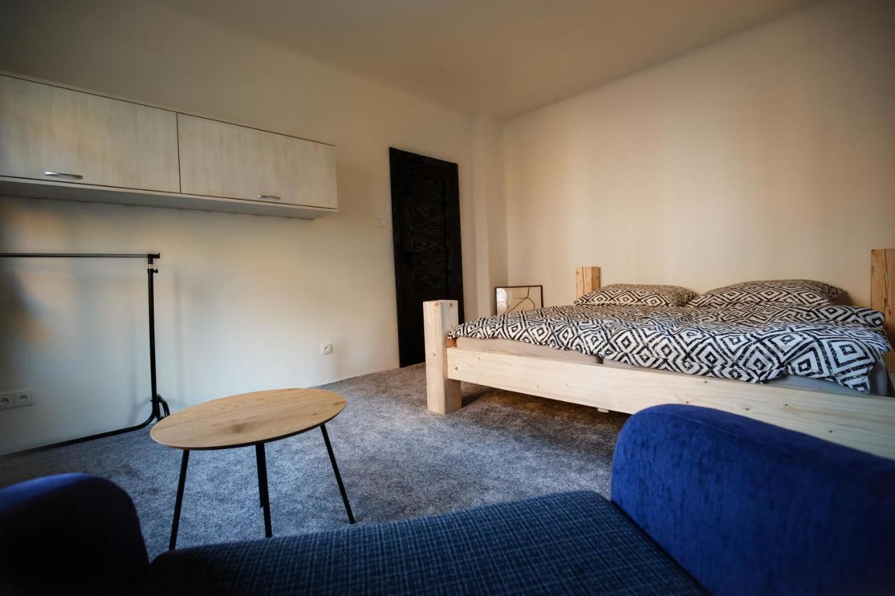 Apartman Devade Se Dvema Loznicemi A Wifi Pripojenim Trutnov Buitenkant foto