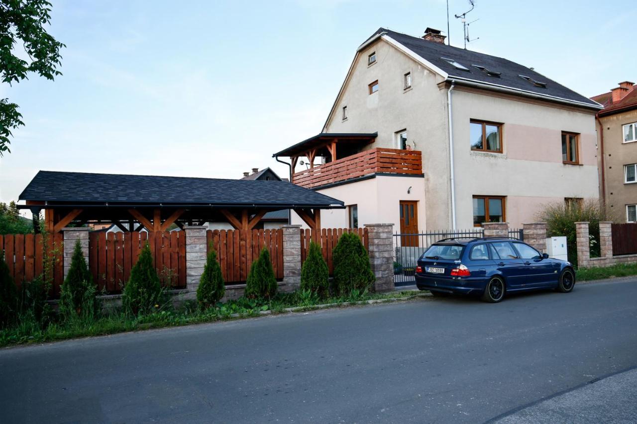 Apartman Devade Se Dvema Loznicemi A Wifi Pripojenim Trutnov Buitenkant foto